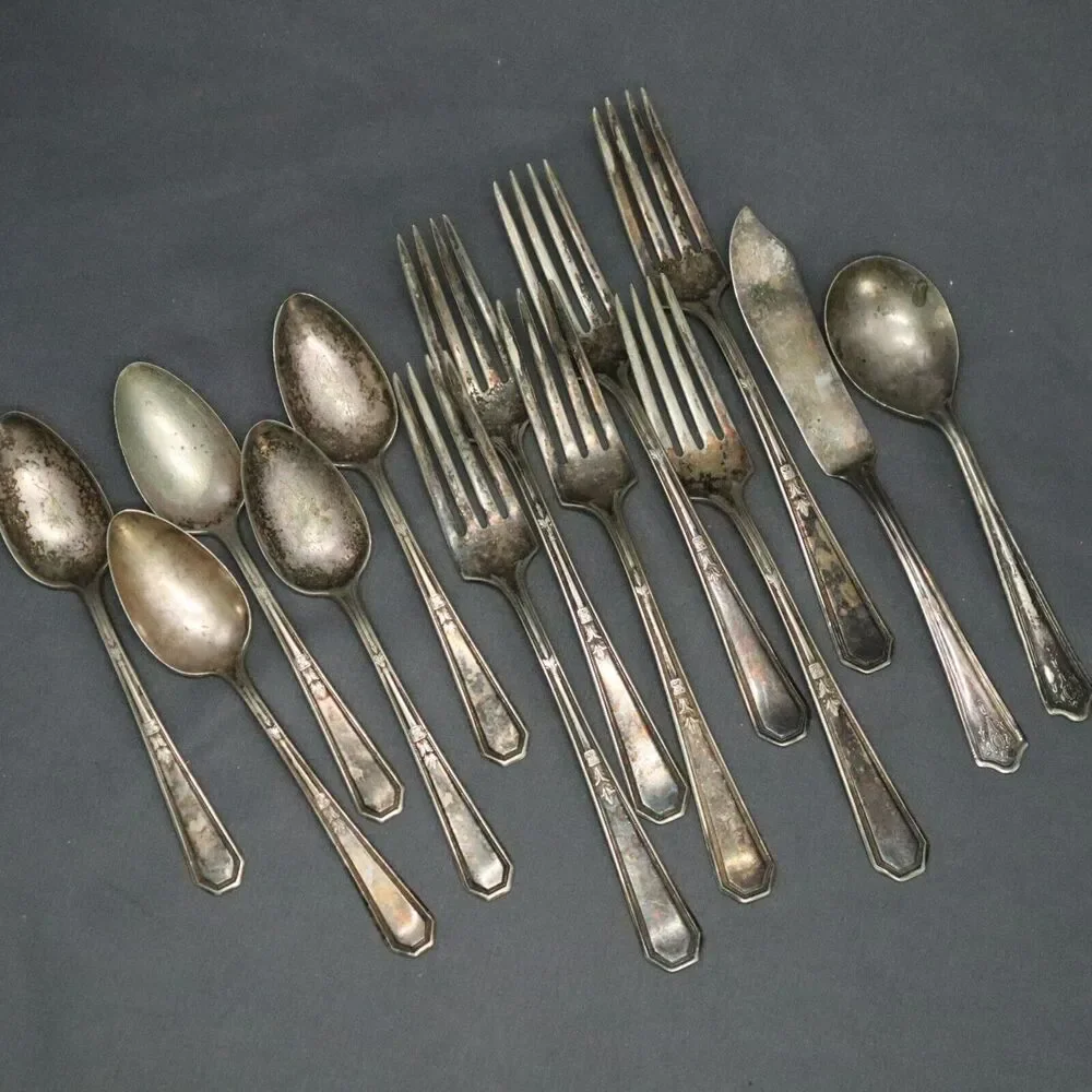W M Rogers Flatware 12 piece set 4 spoons, 6 forks, butter knife and sugar spoon